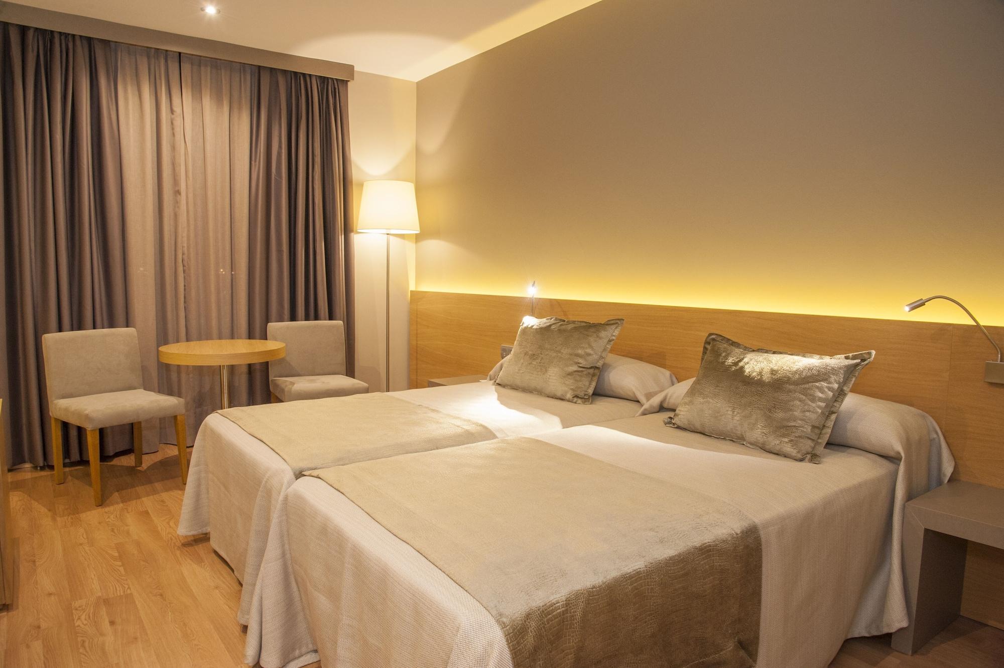 M.A. Hotel Sevilla Congresos Екстер'єр фото