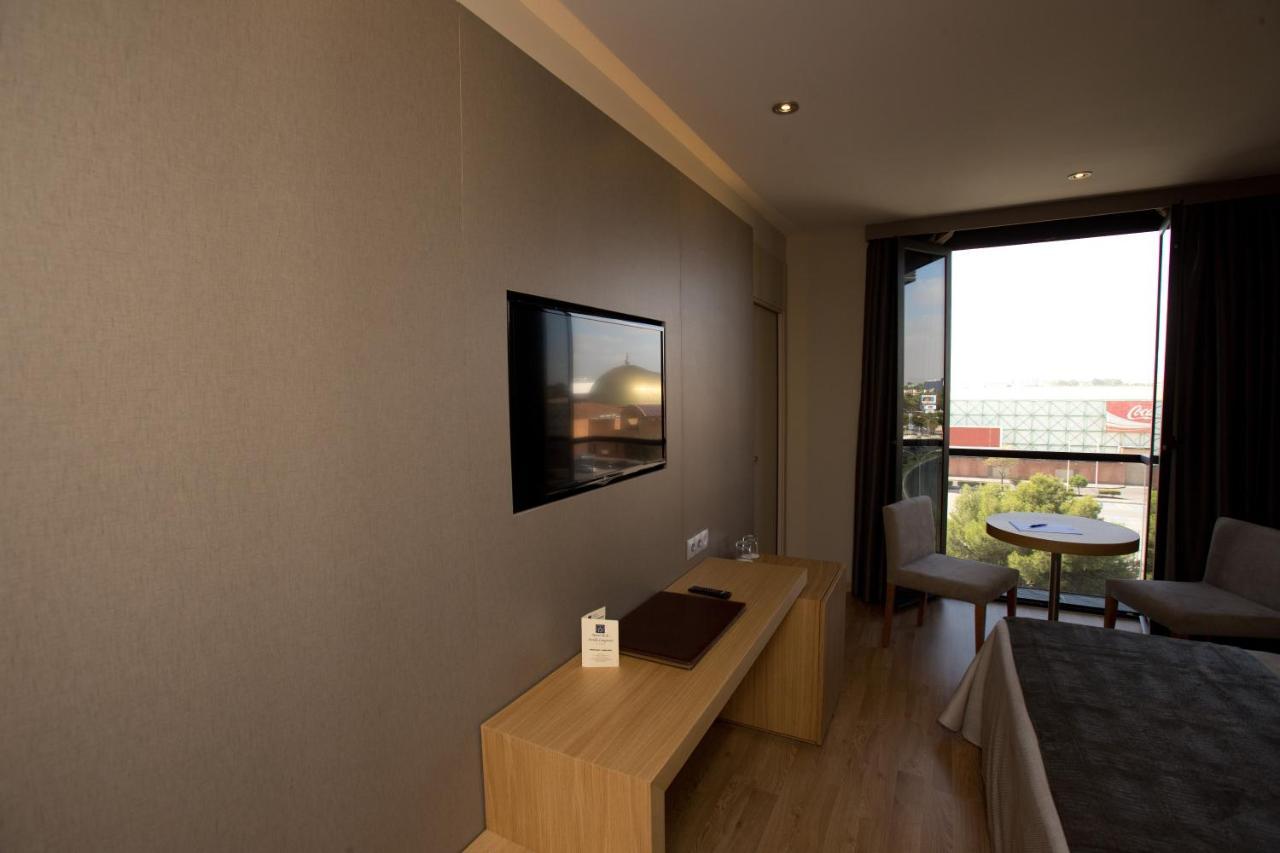 M.A. Hotel Sevilla Congresos Екстер'єр фото