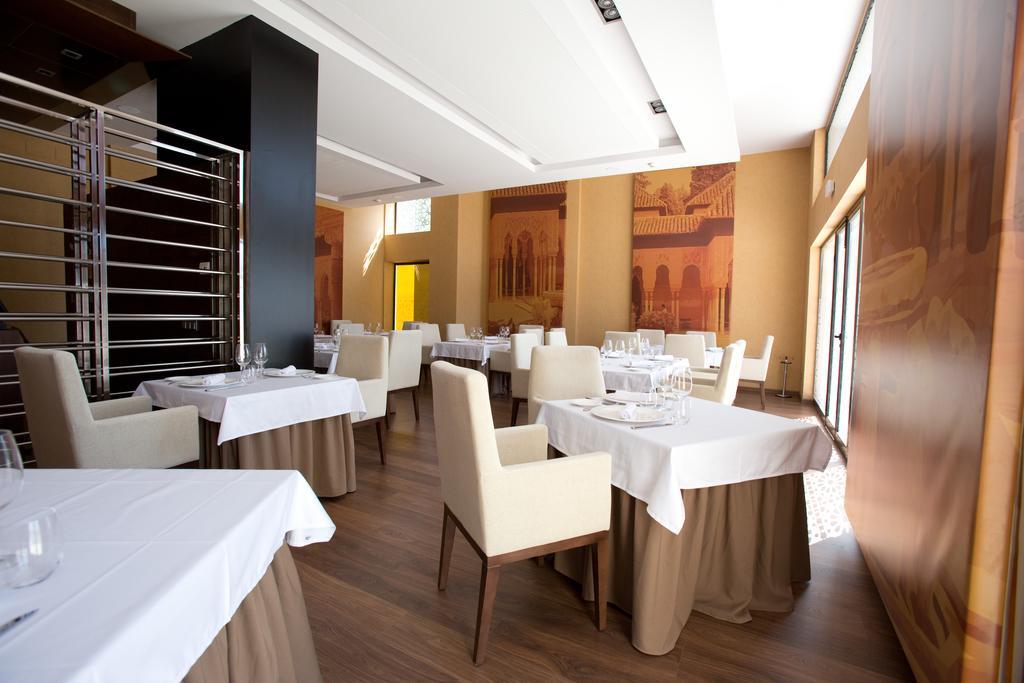 M.A. Hotel Sevilla Congresos Екстер'єр фото