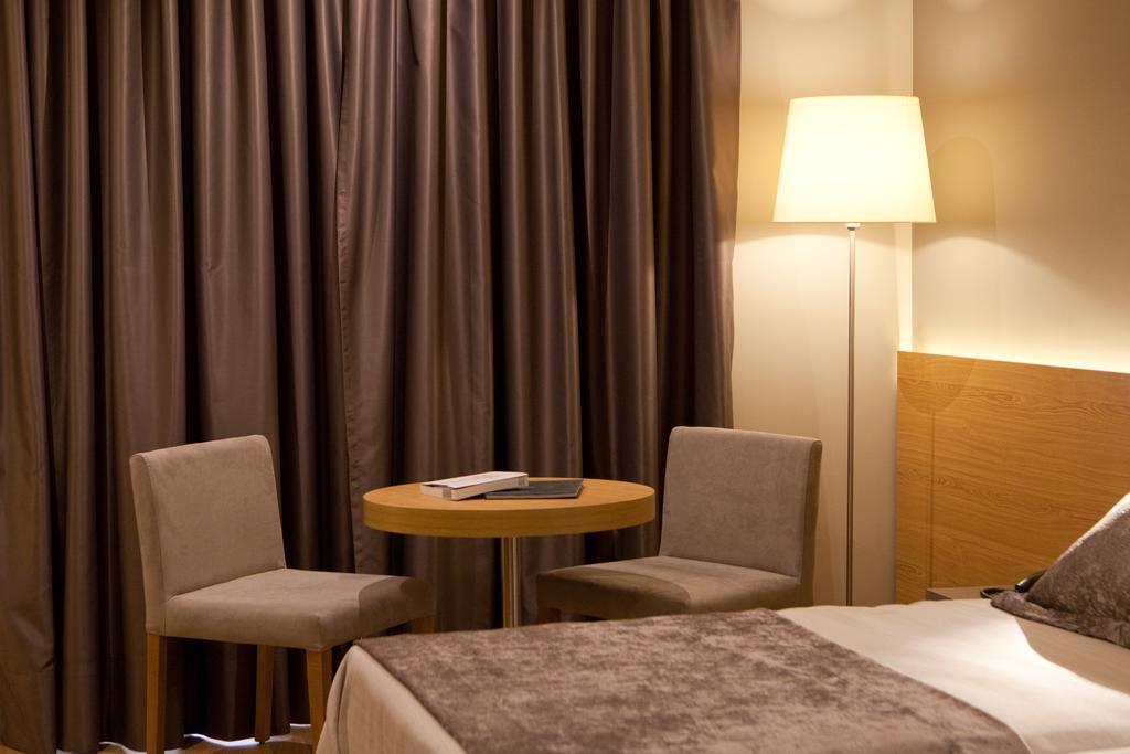 M.A. Hotel Sevilla Congresos Екстер'єр фото