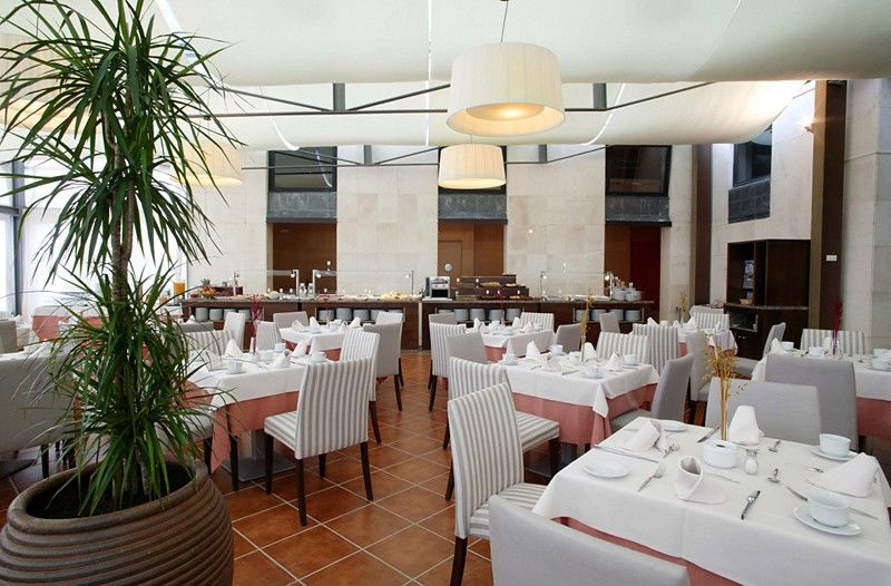M.A. Hotel Sevilla Congresos Ресторан фото