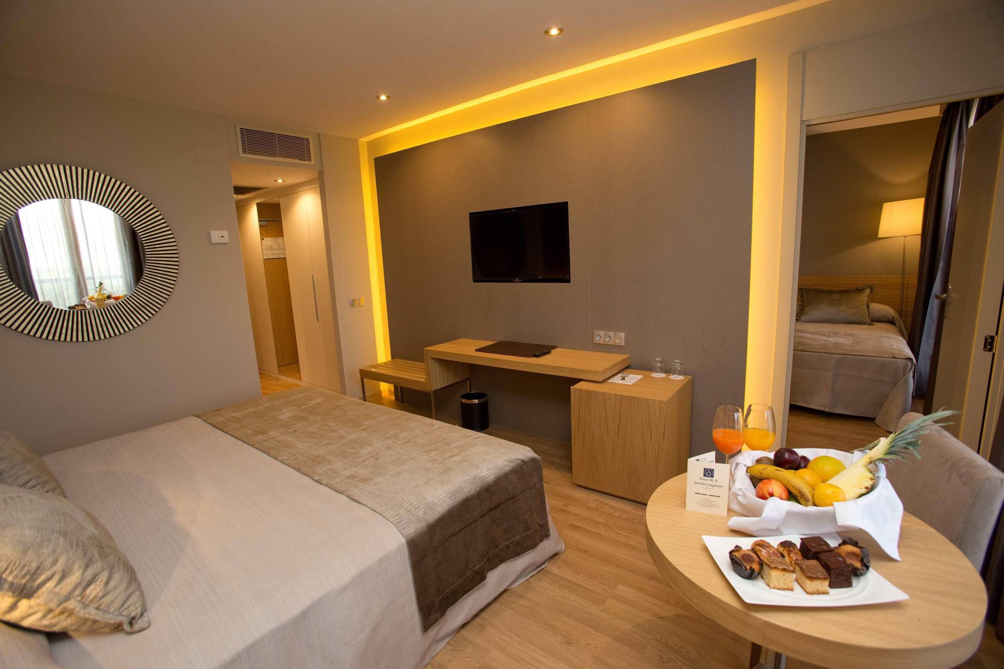 M.A. Hotel Sevilla Congresos Екстер'єр фото