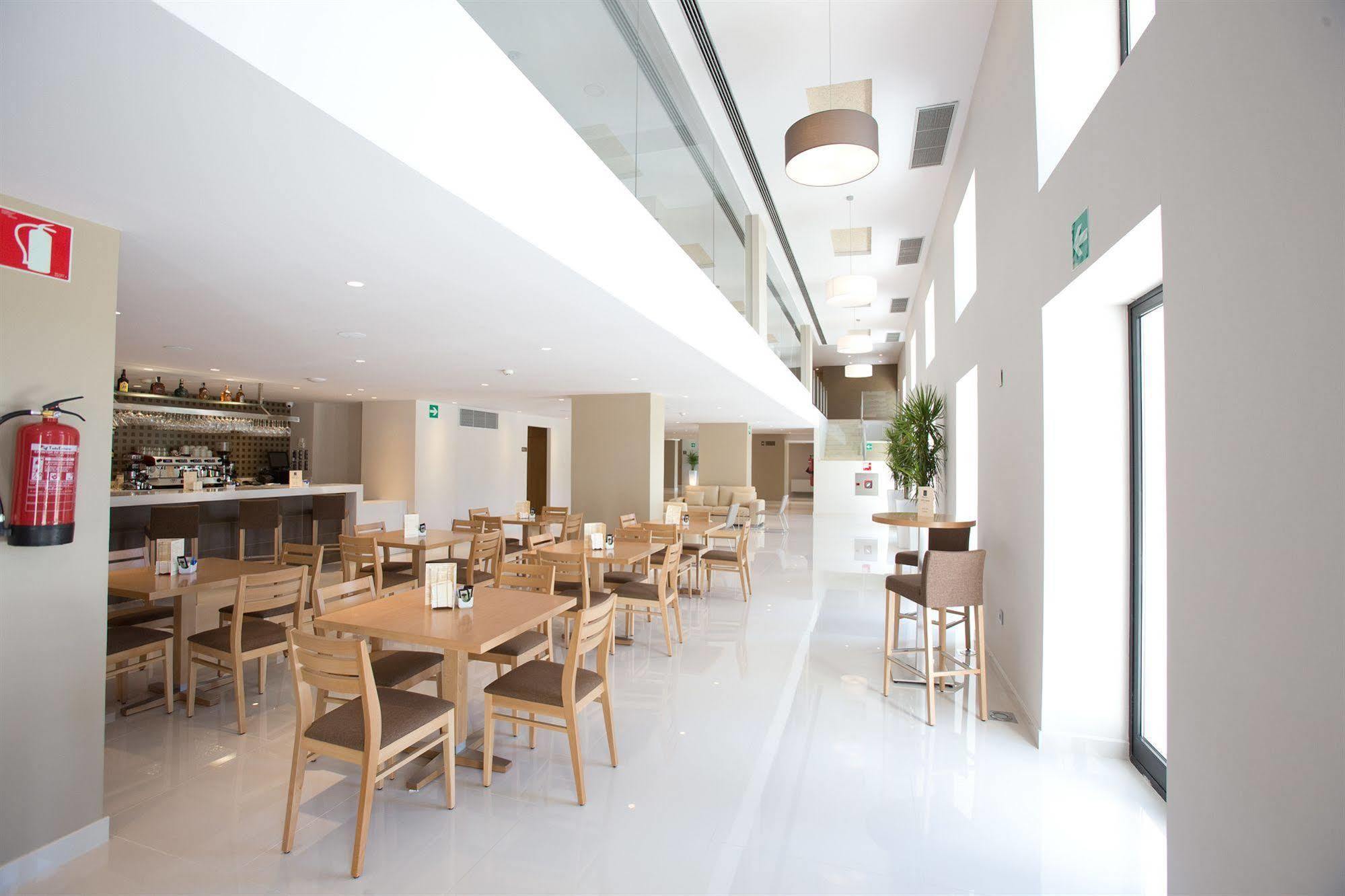 M.A. Hotel Sevilla Congresos Екстер'єр фото